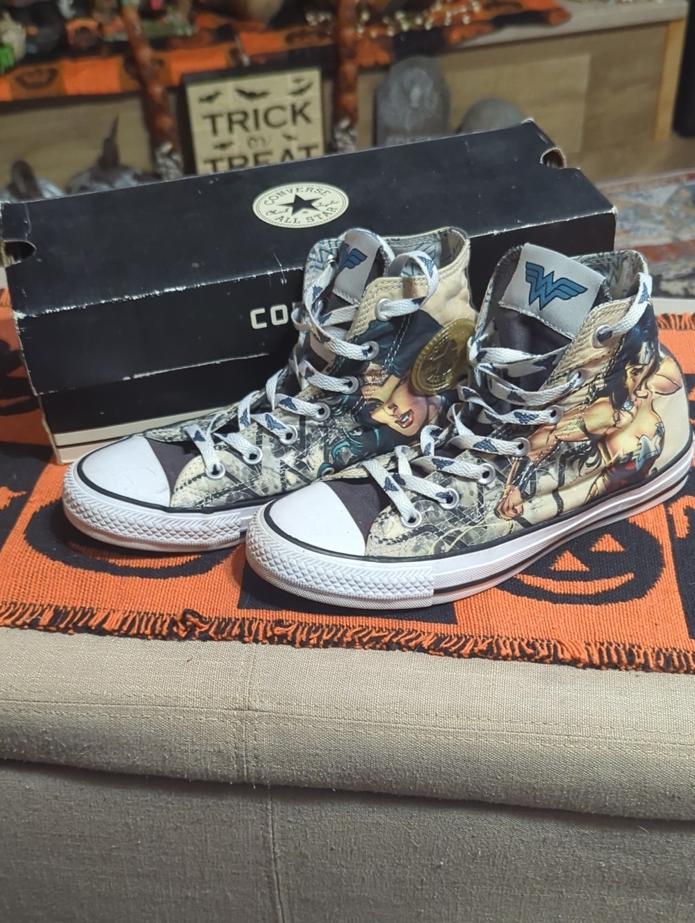 Converse All-Star Chuck Taylor Wonder Woman 154900C Skate Sneaker Shoes Womens 8